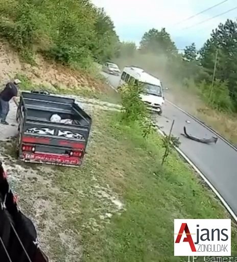 Kdz. Ereğli’de işçi taşıyan servis aracı ile otomobilin çarpışması sonucu 4 kişinin&hellip;
