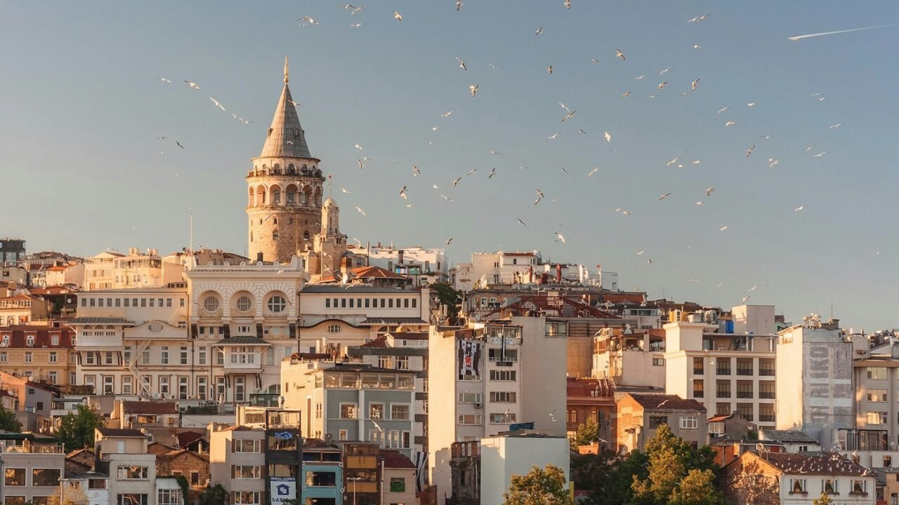 Şehrin yeni rotası: kıyıdan mahallelere uzanan bir yaşam — temsili stok görsel